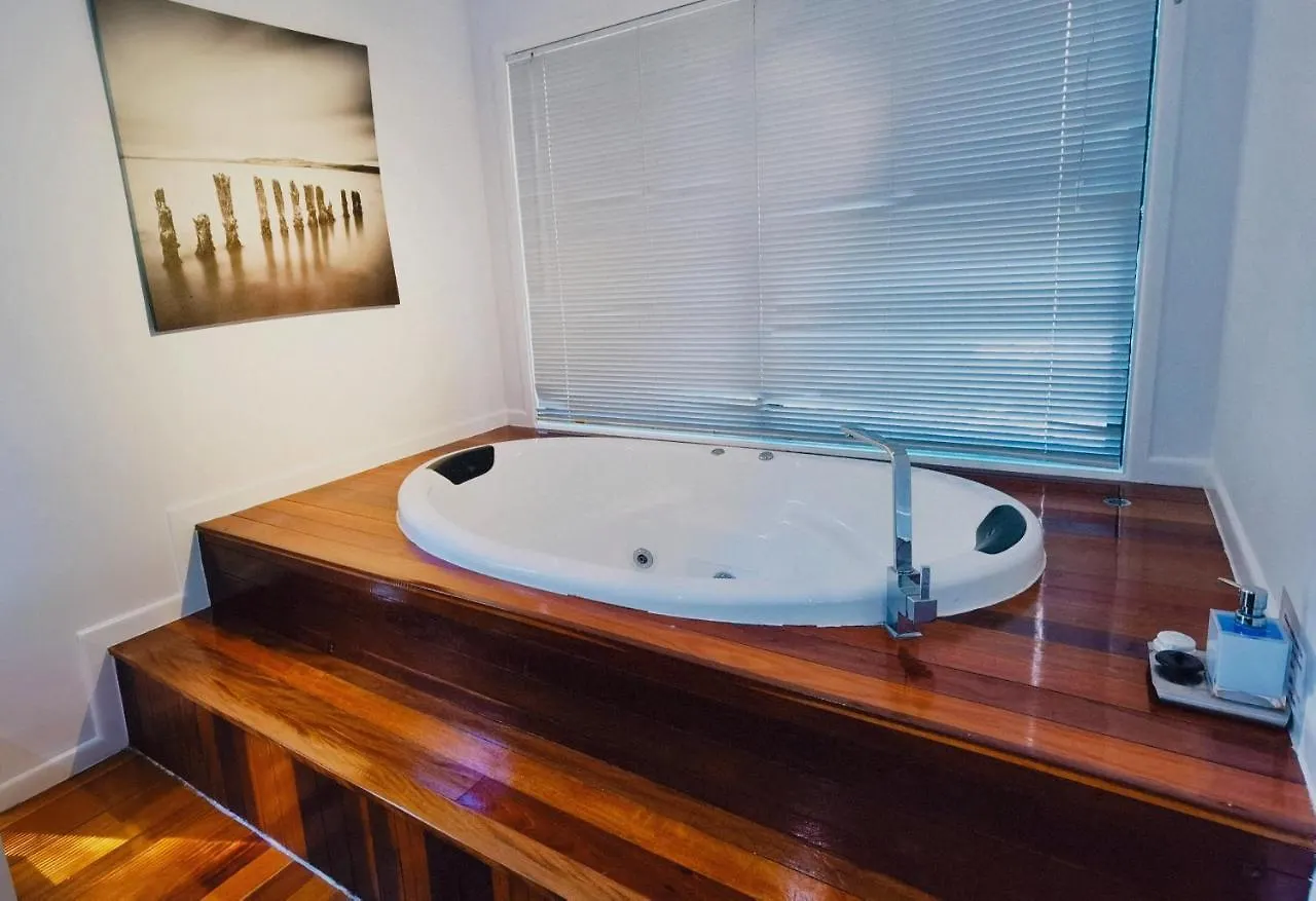 Aparthotel Amore On Buderim Rainforest Cabins Sunshine Coast