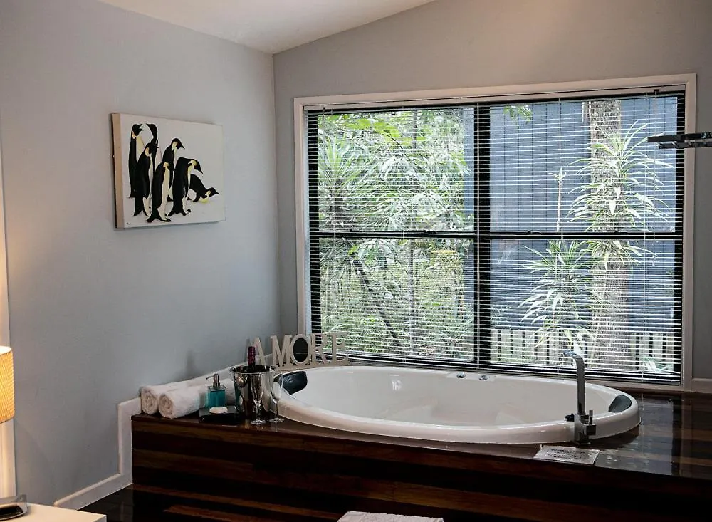 Aparthotel Amore On Buderim Rainforest Cabins Sunshine Coast