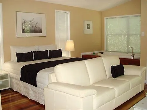 Amore On Buderim Rainforest Cabins Sunshine Coast アパートホテル